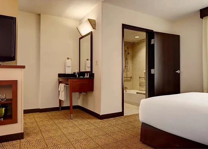 Hyatt Place Phoenix/ 3*